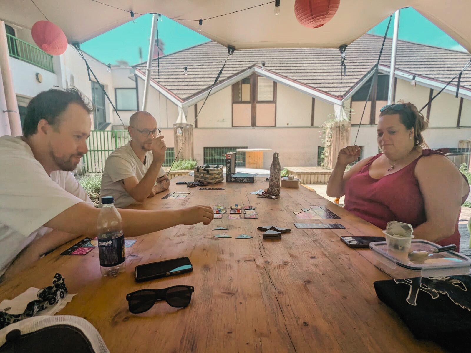 Déjeuner jeu sur la terrasse